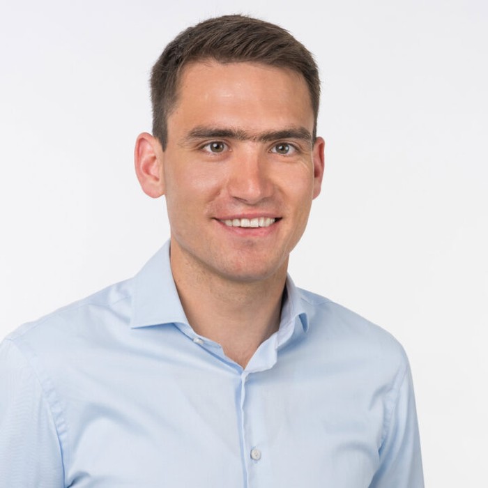 Porträt Simon Bach